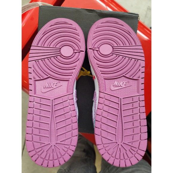 jordan 1 low bordeaux size 4Y - Picture 3 of 8